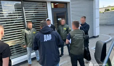 ДБР викрило правоохоронця з Буковини, який продавав інформацію щодо розташування нарядів на державному кордоні (1)