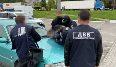 ДБР затримало експерта, який вимагав гроші від учасника ДТП за автотехнічну експертизу