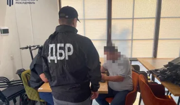 ДБР повідомило про підозру начальнику Управління ДМС в одній із областей за перешкоджання законній професійній діяльності журналістів
