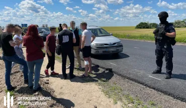 ДБР з'ясовує обставини стрілянини на трасі за участю поліцейського з Дніпра