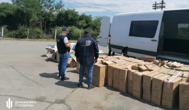 ДБР розслідує зловживання на Закарпатській митниці під час оформлення одягу та взуття