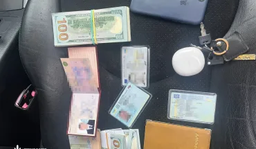 ДБР викрило посадовця Чернівецької митниці, який організував побори у десятки тисяч доларів (1)