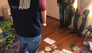 «Продавали» іноземне громадянство. ДБР викрило злочинну схему за участю прикордонниці