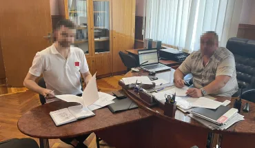 На Полтавщині один з керівників колонії виплачував водію зарплату поки той перебував за кордоном