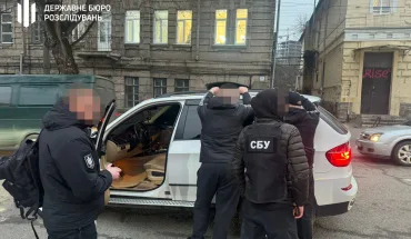 ДБР затримало адвоката з Дніпра, який за хабарі допомагав охочим уникнути мобілізації (1)