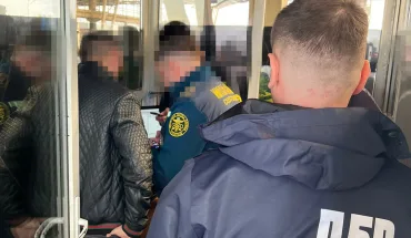 За матеріалами ДБР судитимуть двох митників, які пропускали заповнені товарами автомобілі як порожні (1)