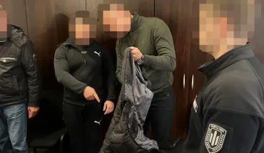 ДБР затримало правоохоронця, який вимагав 25 тис. доларів за приховування незаконного бізнесу (1)
