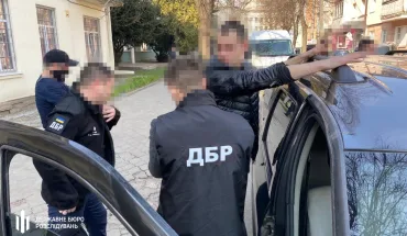 Обіцяли за гроші «не помітити» наркотики – ДБР затримало поліцейських на Рівненщині