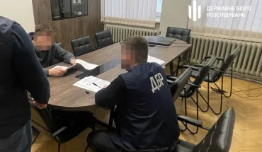ДБР викрило на Львівщині правоохоронця, який переправив через кордон п’ятьох чоловіків під виглядом водіїв «гуманітарки»