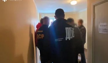ДБР затримало на Сумщині пожежника, який намагався викинути отриманий хабар у вікно