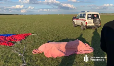 ДБР розслідує обставини смерті рятувальника під час стрибків із парашутом у Ніжині (ВІДЕО)