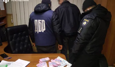 140 000 гривень за уникнення покарання за смертельне ДТП – ДБР затримало слідчого Нацполіції Донеччини (ВІДЕО)