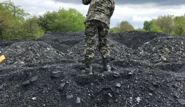 ДБР підозрює комерсанта з Житомирщини у постачанні неякісного вугілля для військових частин