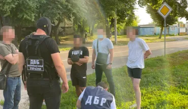 ДБР затримало патрульного поліцейського, який збував наркотики через «закладки» у Харкові