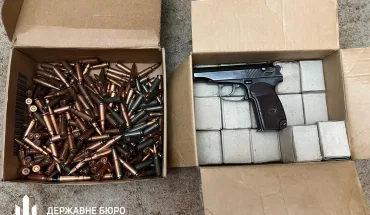ДБР виявило в середмісті Києва великий сховок зі зброєю (1)