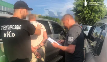 ДБР на Луганщині затримало майора поліції, який обіцяв за гроші «не помітити» наркотики