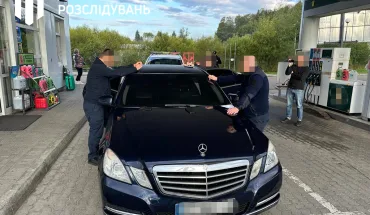 ДБР затримало митників, які вимагали хабарі за ввезення товарів навіть для ЗСУ (4)