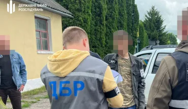 ДБР затримало у Сумах правоохоронця, який допомагав контрабандистам доставляти цигарки до рф (4)