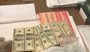 ДБР викрило злочинну групу, яка вимагала хабар за митне оформлення транспортних засобів з ЄС