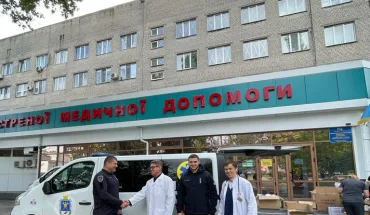 Працівники ДБР передали Миколаївській лікарні швидкої допомоги медикаменти та реанімобіль (1)