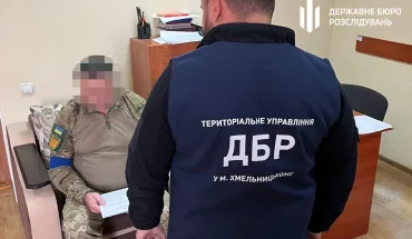 ДБР викрило на Хмельниччині незаконну схему видачі українських паспортів росіянам