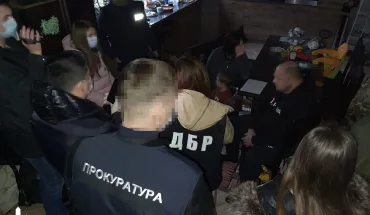 Колишнього посадовця ДФС підозрюють у шахрайському заволодінні будинком на Харківщині