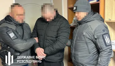 На Херсонщині ДБР затримало посадовця військової частини, який зібрав «данину» на 1 млн грн із підлеглих (2)