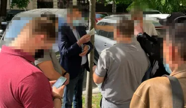 ДБР викрило одного з керівників Державної регуляторної служби на хабарі у 10 тис. доларів