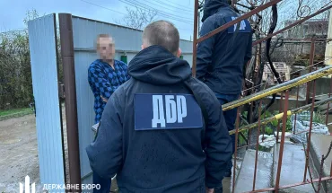 На Одещині ДБР викрило посадовця військової частини, який відбирав у солдатів бойові доплати (3)