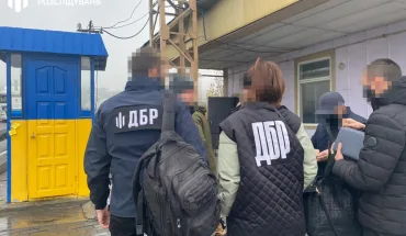 ДБР викрило схему незаконного переміщення бурштину з України до Республіки Молдова