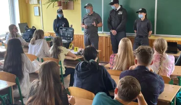 Учні столичної школи отримали почесне звання «Помічник слідчого ДБР» (ВІДЕО)