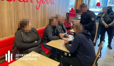 ДБР викрило військового посадовця та підприємця, які за гроші організовували відстрочку від служби (1)
