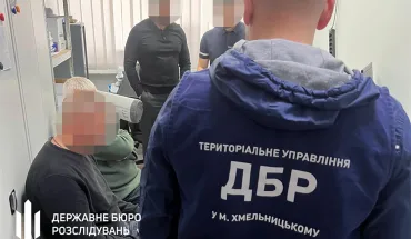 ДБР викрило керівника колонії на Житомирщині, який виплачував зарплату відсутнім на роботі співробітникам