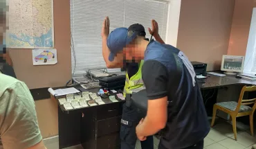 ДБР на Херсонщині викрило схему поборів з водіїв вантажівок на поліцейських постах