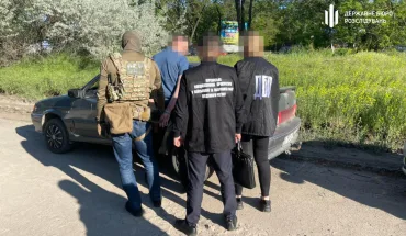 ДБР викрило поліцейського та військового на вимаганні відкупу від учасника ДТП