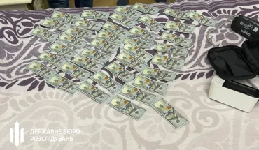 Безпідставне нарахування премій за «відкати» – ДБР затримало головного бухгалтера та касира Миколаївської поліції