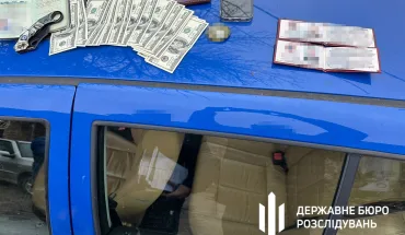 ДБР затримало у Сумах інспектора військової служби правопорядку, який за хабарі обіцяв місцевим призовникам уникнути мобілізації (3)
