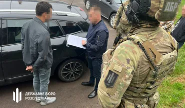 ДБР викрило митника