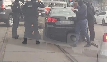 ДБР у Києві викрило дільничного поліцейського, який разом зі спільником займався поборами