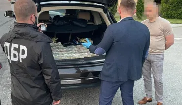 ДБР розслідує зловживання на Волинській митниці, в одного з начальників митного посту вилучили понад 700 тис. дол. США (ВІДЕО)
