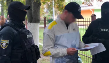 ДБР повідомило про підозру двом поліцейським, які викрали людину з метою шантажу та вимагання коштів