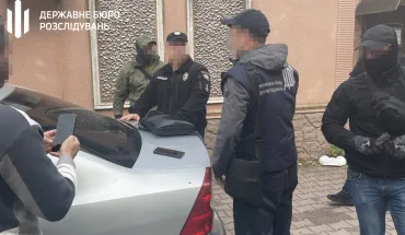 ДБР затримало правоохоронця, який за 5 тисяч доларів обіцяв вплинути на суд по смертельному ДТП (1)
