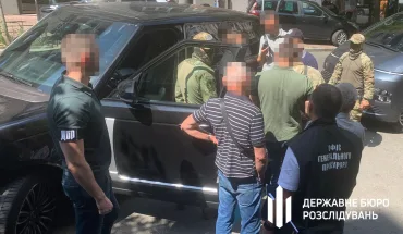 ДБР затримало співробітницю Мін’юсту та її спільника, які шахрайством намагались заволодіти коштами аграрного підприємства (2)