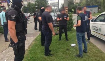 1000 доларів хабара за працевлаштування - ДБР затримало "на гарячому" посадовця Львівського ДСНС