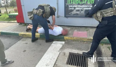 За матеріалами ДБР судитимуть високопосадовця Держпродспоживслужби та двох інспекторів, які заробляли на імпортері квітів (2)