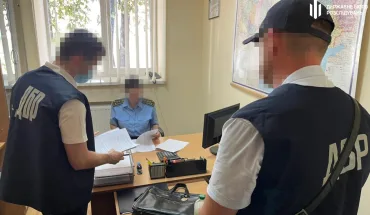 ДБР повідомило про підозру інспекторці митниці на Прикарпатті, яка допустила збитки державі на 776 тисяч гривень