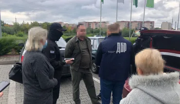 ДБР затримало на хабарі керівника лісгоспу на Закарпатті, який вимагав «відкати» у постачальника палива