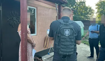 На Дніпропетровщині ДБР викрило правоохоронців, які втягували жінок у проституцію (4)