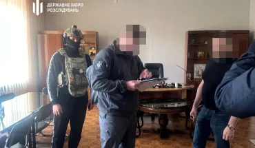 Планували нажитися на переселенцях ДБР затримало на хабарі у 30 тисяч доларів очільника та секретаря міської громади на Дніпропетровщині (5)
