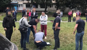37 000 доларів США за допомогу уникнути кримінальної відповідальності – ДБР затримало посадових осіб ГУ ДФС в Тернопільській області